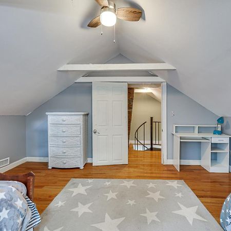 Quintessential New England Home With Patio And Grill! Putnam Eksteriør bilde