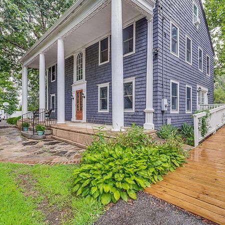 Quintessential New England Home With Patio And Grill! Putnam Eksteriør bilde