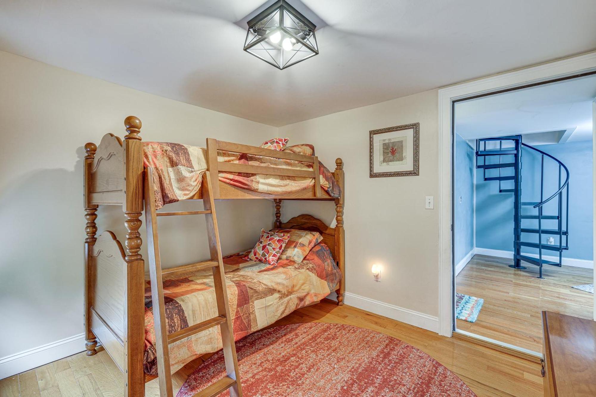 Quintessential New England Home With Patio And Grill! Putnam Eksteriør bilde