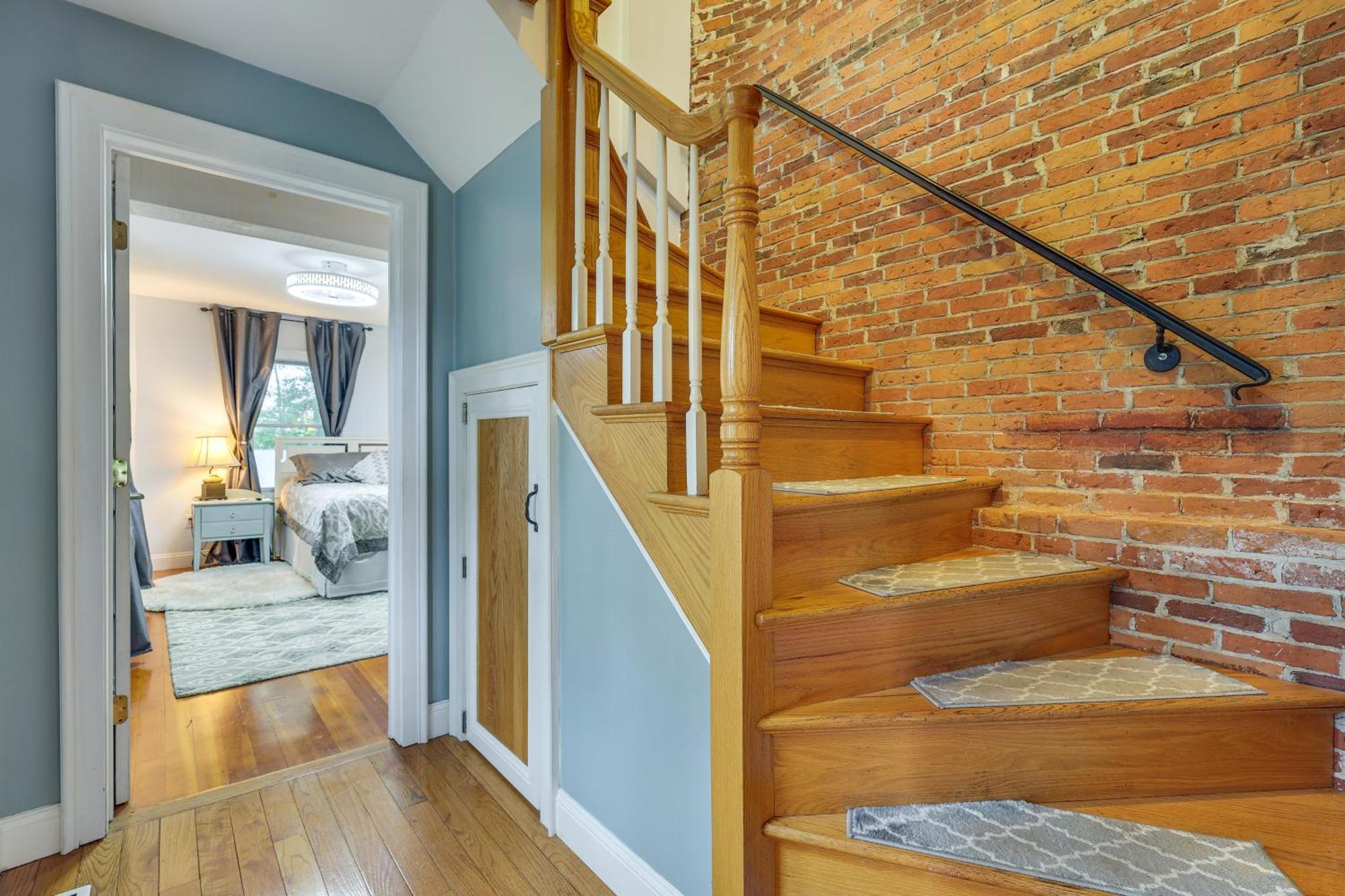 Quintessential New England Home With Patio And Grill! Putnam Eksteriør bilde