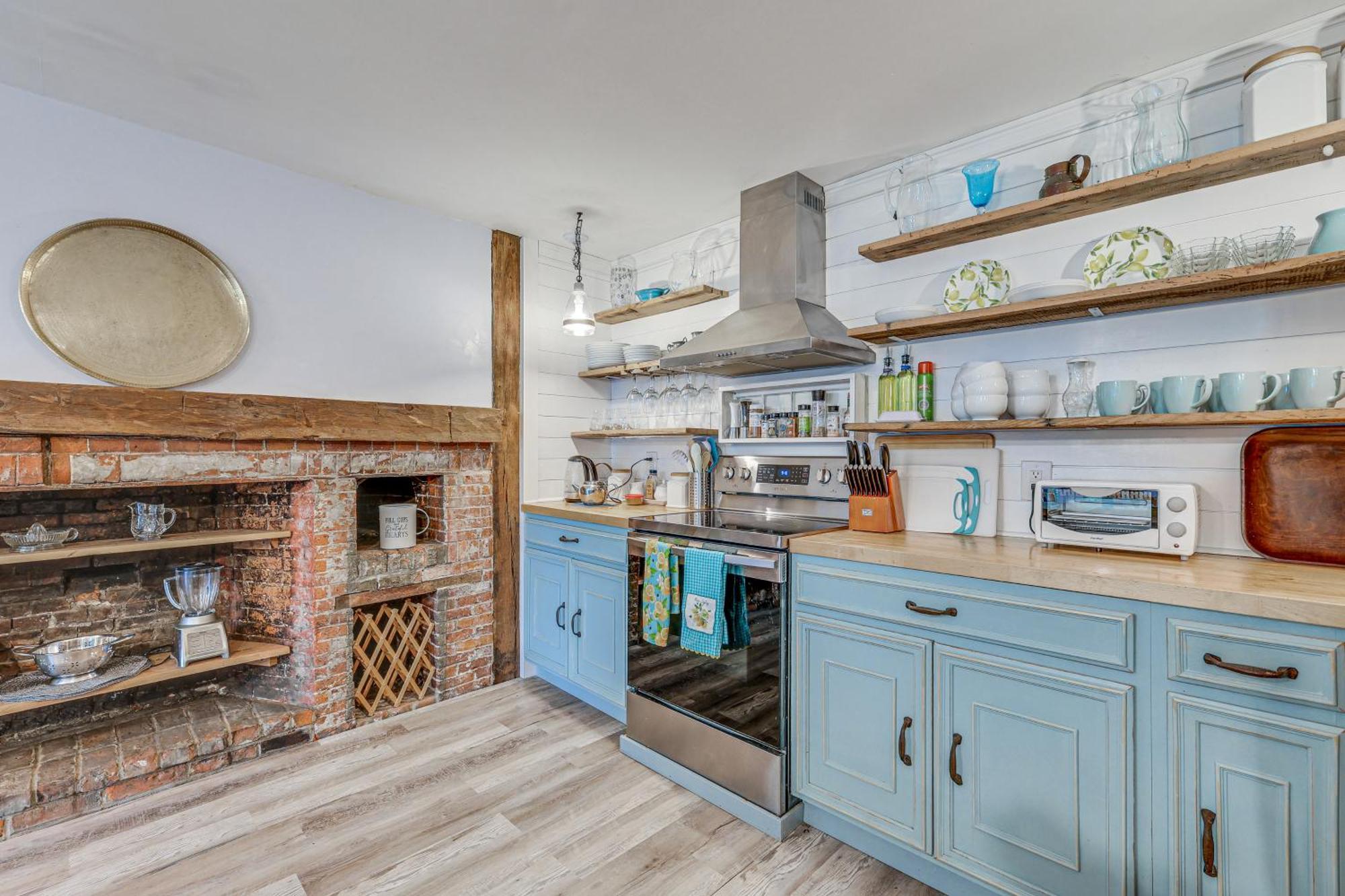 Quintessential New England Home With Patio And Grill! Putnam Eksteriør bilde