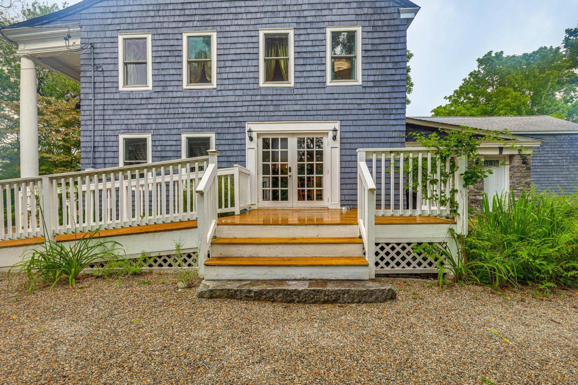 Quintessential New England Home With Patio And Grill! Putnam Eksteriør bilde