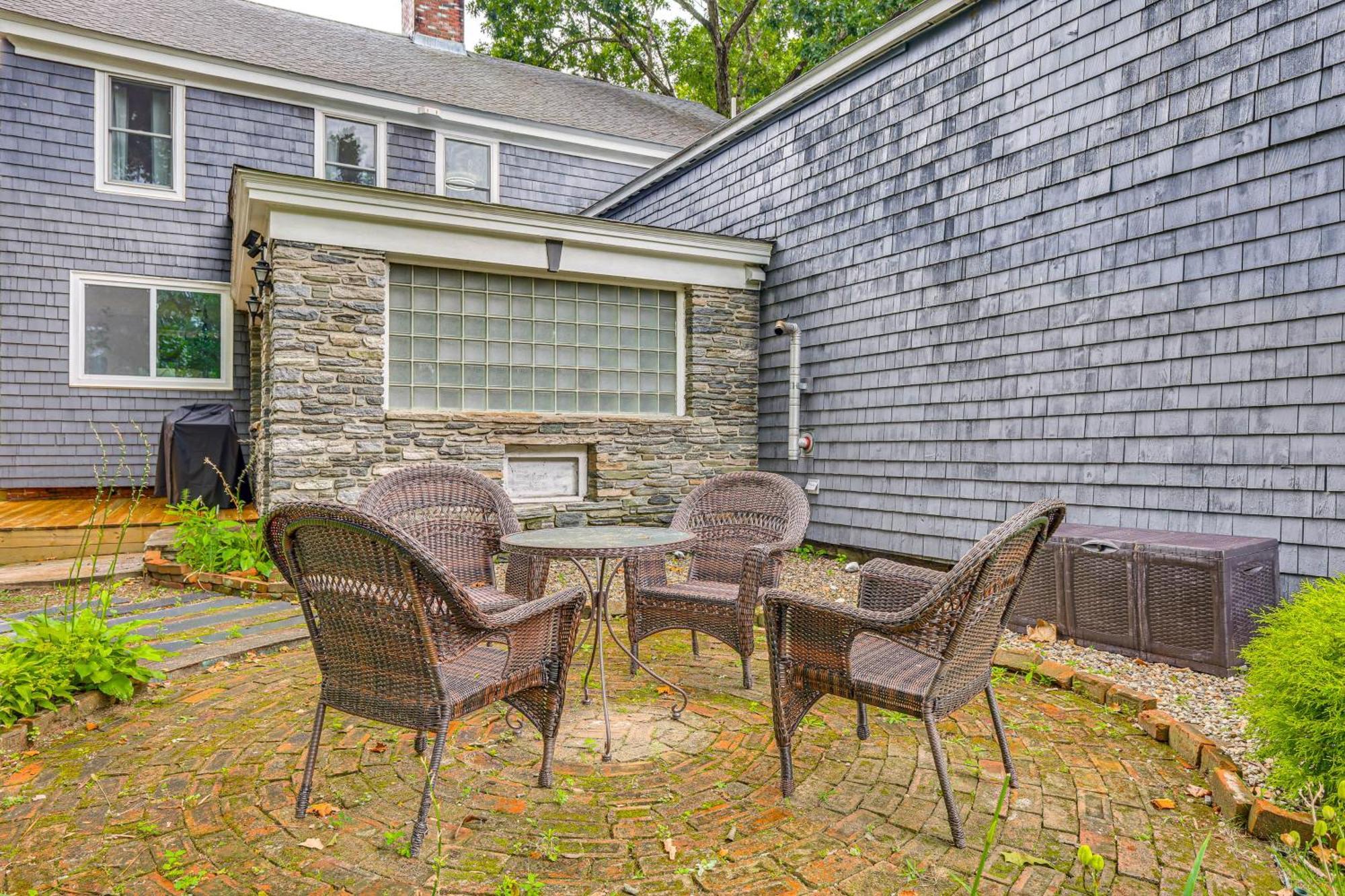 Quintessential New England Home With Patio And Grill! Putnam Eksteriør bilde