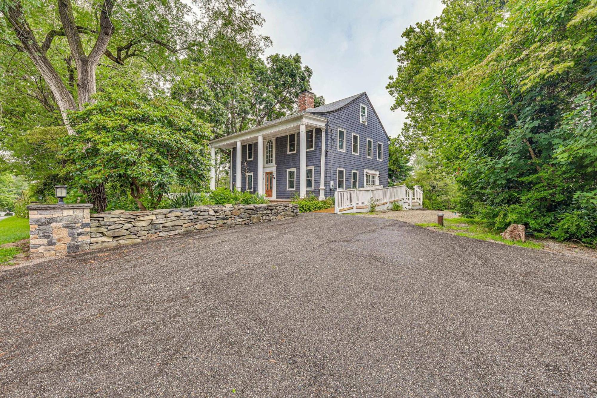 Quintessential New England Home With Patio And Grill! Putnam Eksteriør bilde