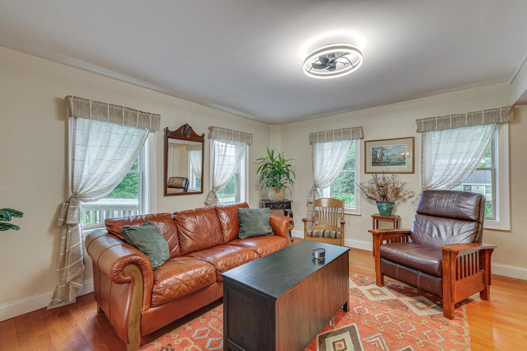 Quintessential New England Home With Patio And Grill! Putnam Eksteriør bilde