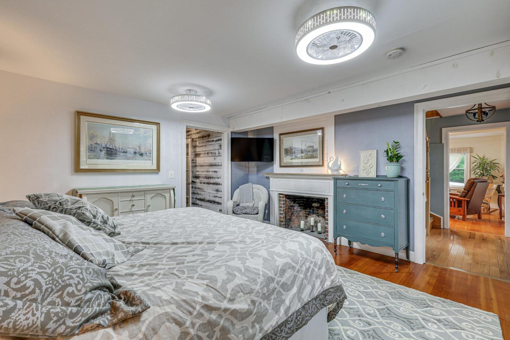 Quintessential New England Home With Patio And Grill! Putnam Eksteriør bilde